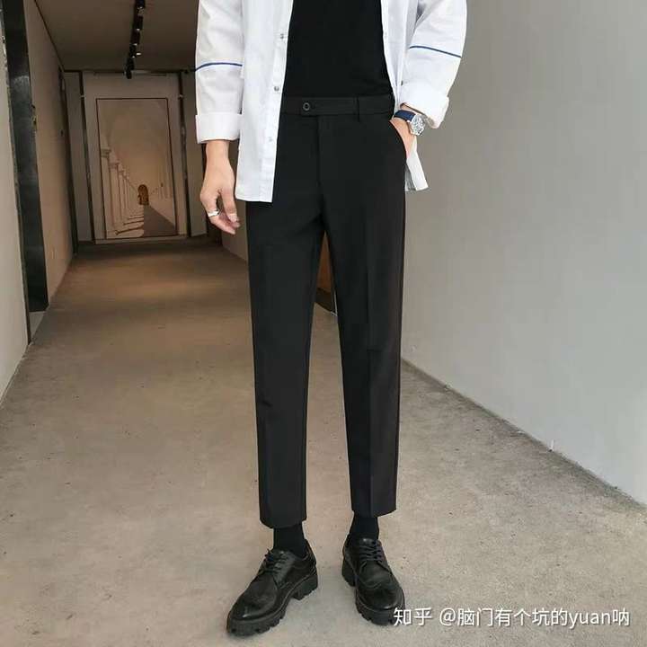 男生休闲皮鞋搭配什么衣服裤子?