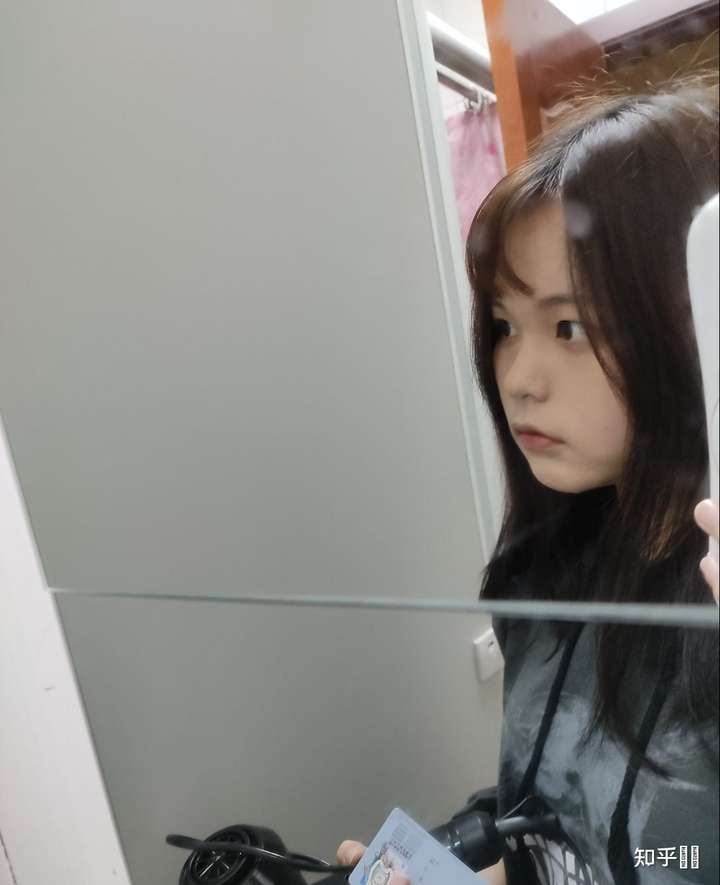 然后这张是我网恋时候发给他的照片.