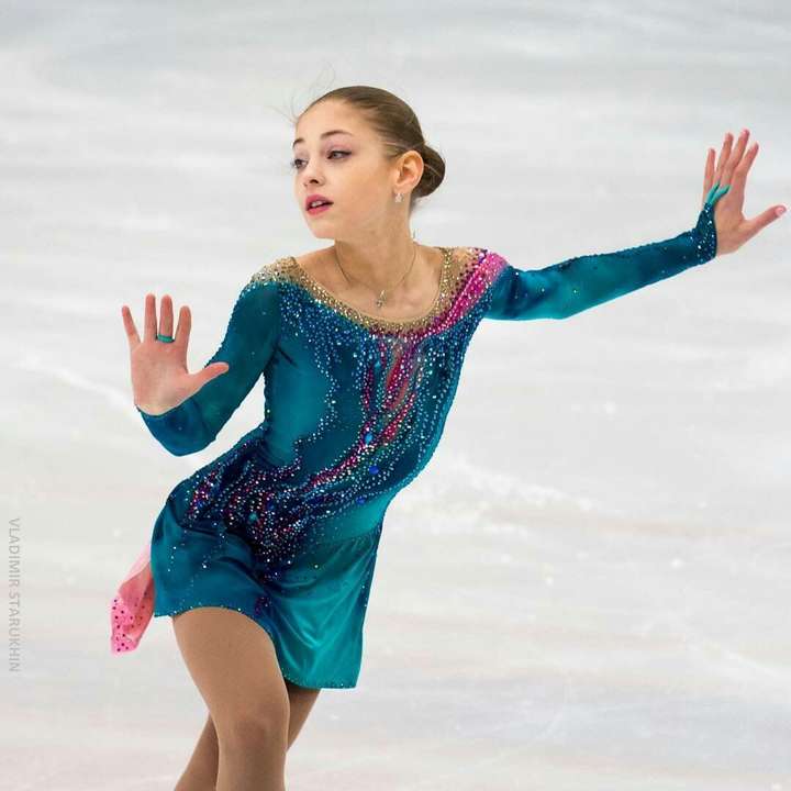 如何评价俄罗斯花滑选手alena kostornaia?