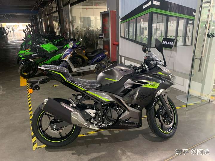 新手推荐买川崎 ninja 400吗?