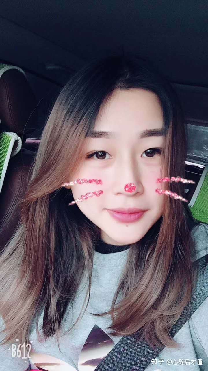 一个女生偶尔给你发她的自拍是什么意思?