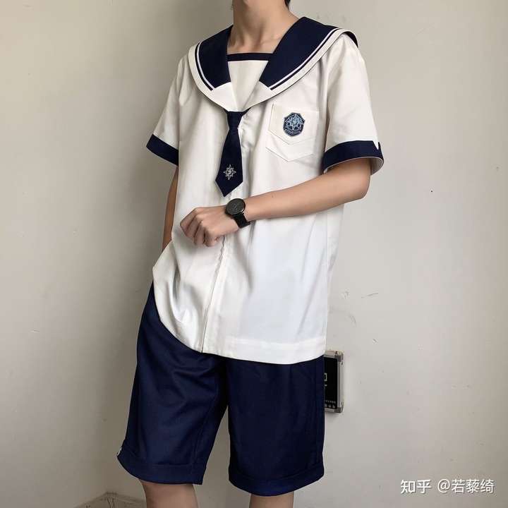 男生穿水手服是什么体验?作为女生你怎么看待穿水手服的男生呢?