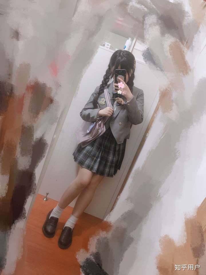 胸大的女生怎么穿 jk 制服好看?