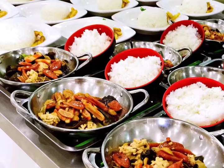 作为即将升入高中的学生,我想问……大庆四中食堂怎么样?