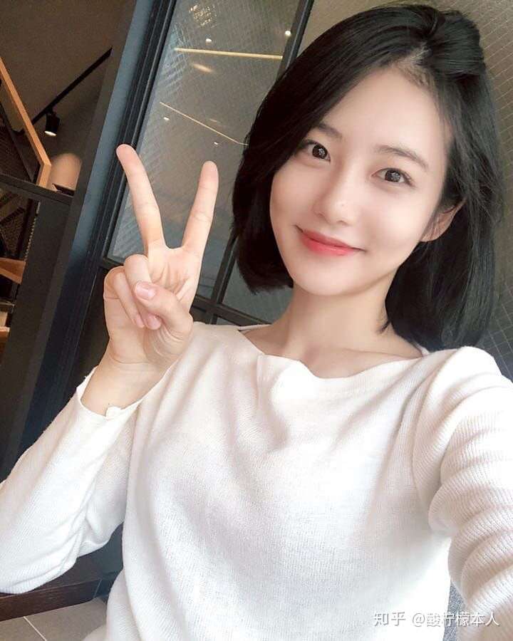 推一个jype韩国新人女演员,辛睿恩 长的很舒服,妆不会很浓