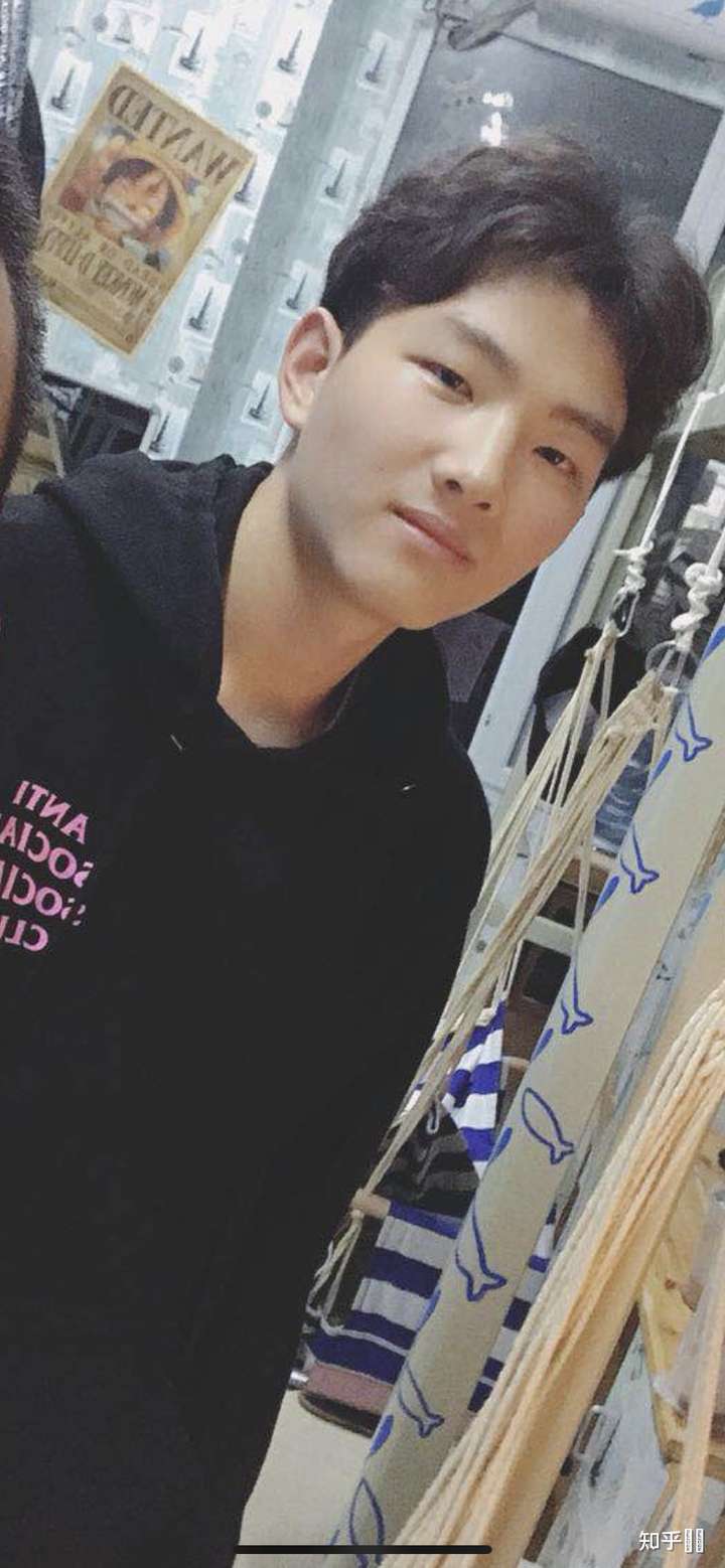 现实生活中男生颜值6分是什么样的?