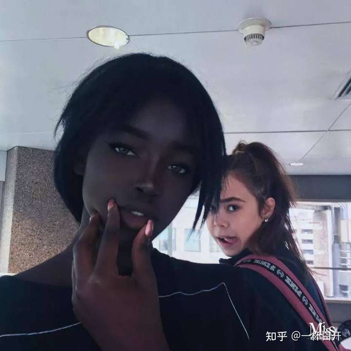 她: lola chuil
