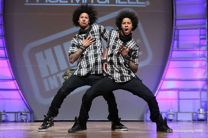 les twins 街舞圈没人不知道的神级dancer 这腿够细的吧 而且下肢