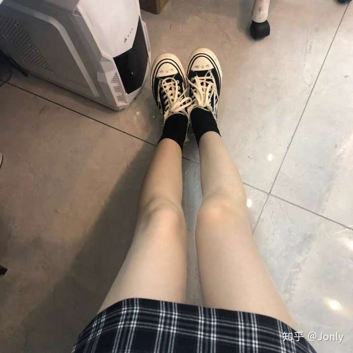 穿丝袜外面再穿袜子会不会怪怪的