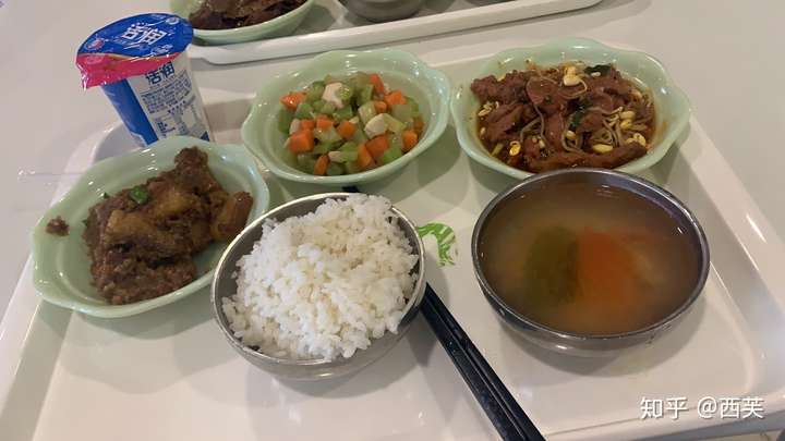 经常去开会的食堂会议餐,等我们新办公点建好了,我们也就有食堂了