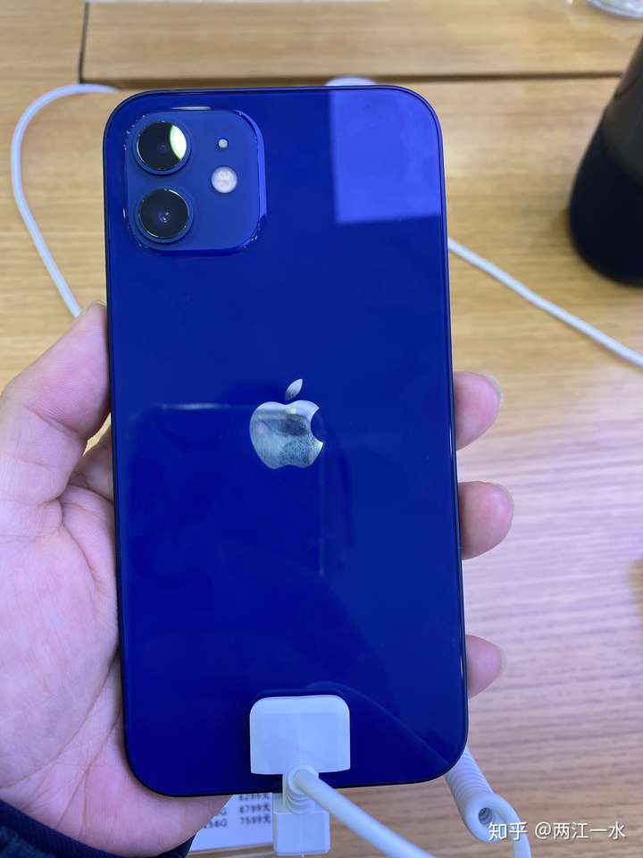 iphone 12蓝色,iphone 13白色 如何看待网传iphone12蓝色与官网图片颜色严重不符