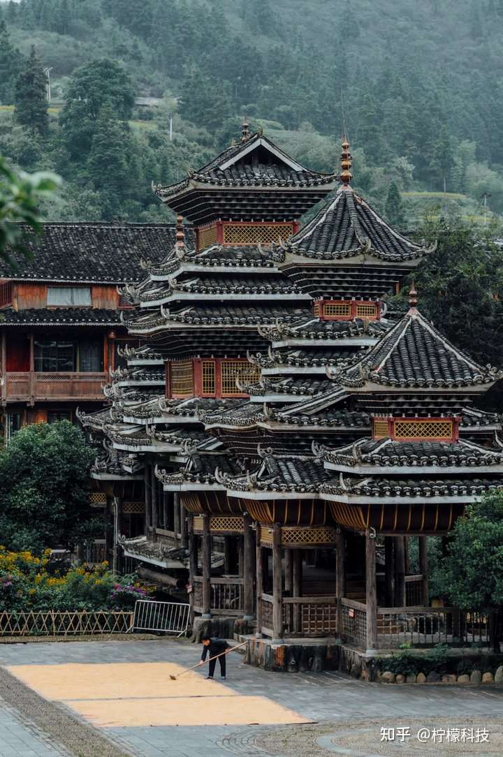 放一波贵州旅游照片,图中的建筑是肇兴侗族鼓楼