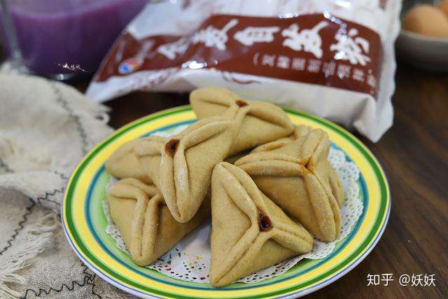 一次性发酵的糖三角,经典红糖味儿,松软好吃,早餐吃它