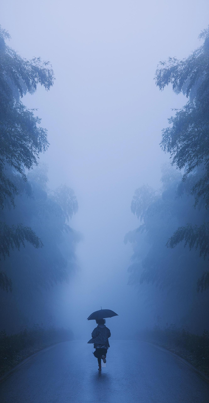 有没有动漫风格的雨景手机壁纸呢?