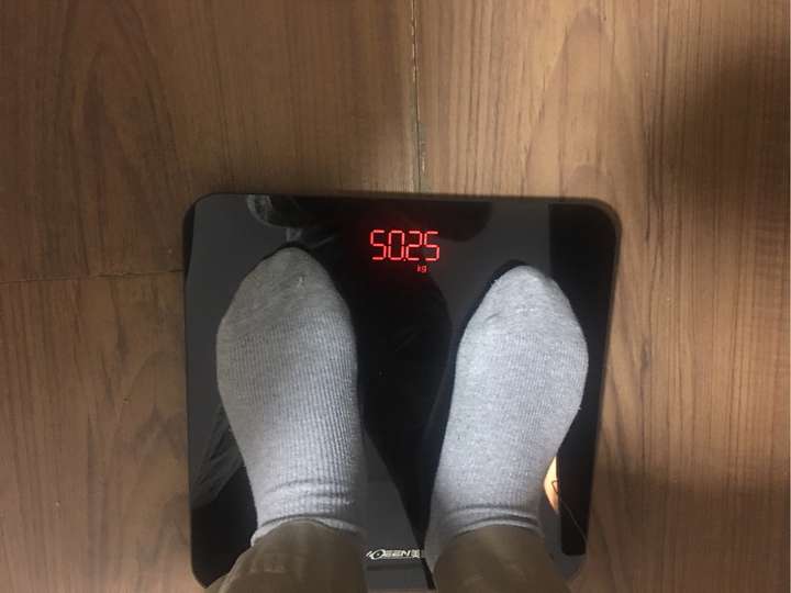 以下是从1月份到现在的一个减肥历程,105斤的时候没拍,因为太惊恐了.