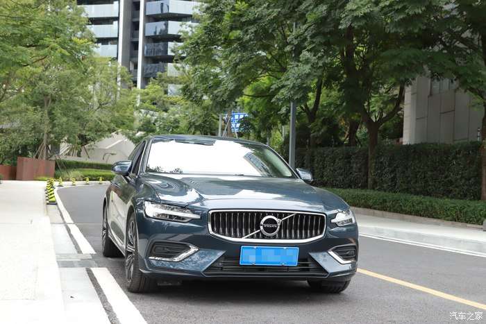 1人 赞同了该文章 本人是个单身男,26岁,座驾是一辆沃尔沃s60,t4智远