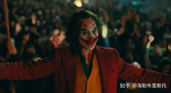 电影《小丑》(joker)(2019)有哪些细思极恐的片段?