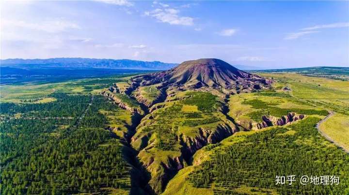 地势 两山夹一川,西有吕梁,东有太行 80%的土地是山地和丘陵,东北部