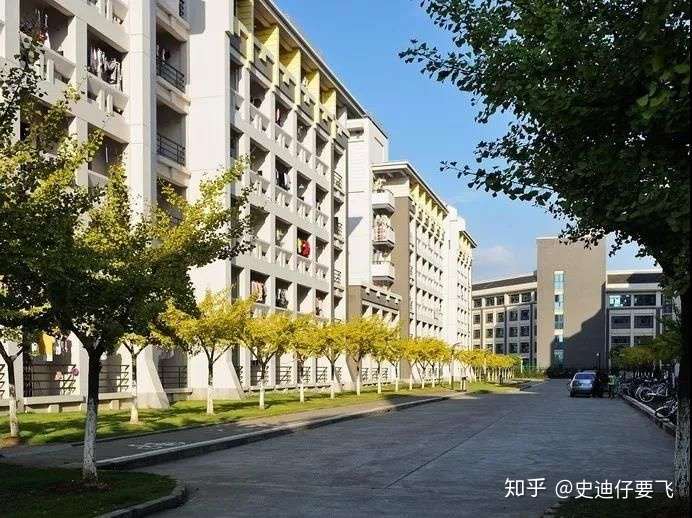 上海海洋大学的宿舍条件如何?校区内有哪些生活设施?