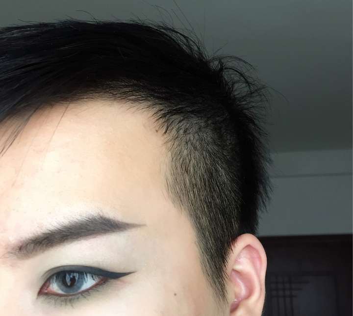 如何画眼妆才能使奇怪的眼影颜色不再奇怪?(绿色紫色蓝色等等…?