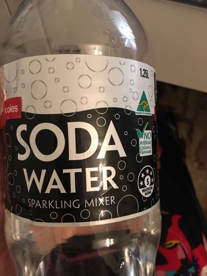 喝苏打水不会胖人 苏打水英文名:soda water.