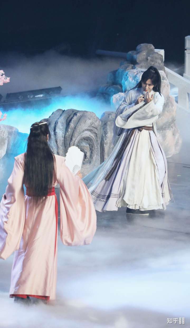 如何看待山河令演唱会张哲瀚和龚俊最后说得话?