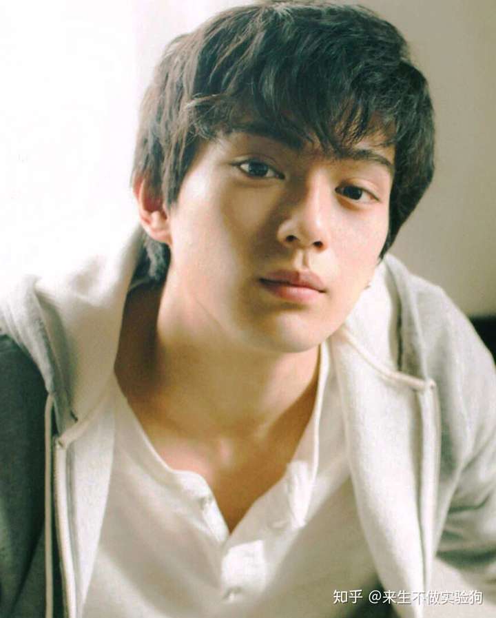 男新田真剑佑