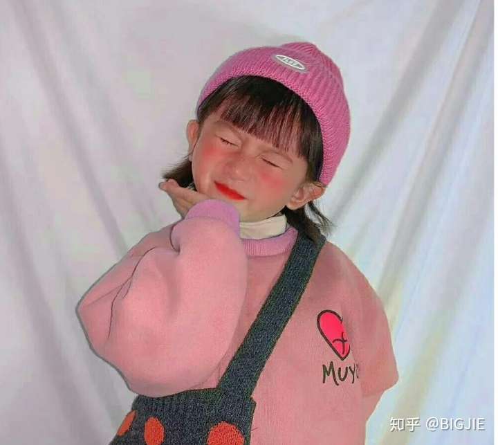 各种沙雕,我经常换头像,所以经常被我妈吐槽头像丑,但我觉得很阔爱好
