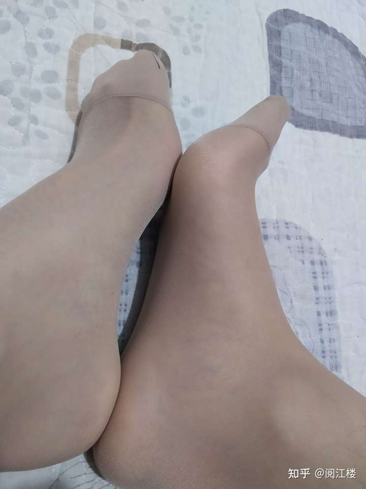 之前在网上看到过一些新闻,一些男生偷女生宿舍晾晒的丝袜,个人认为