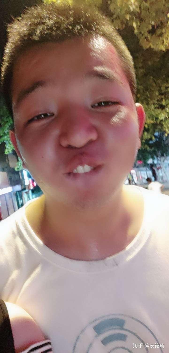 有一个很丑的男朋友是什么感觉?你当初为何选择他?