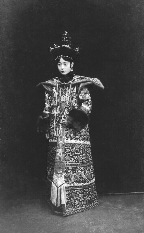 此图为末代皇后婉容大婚照