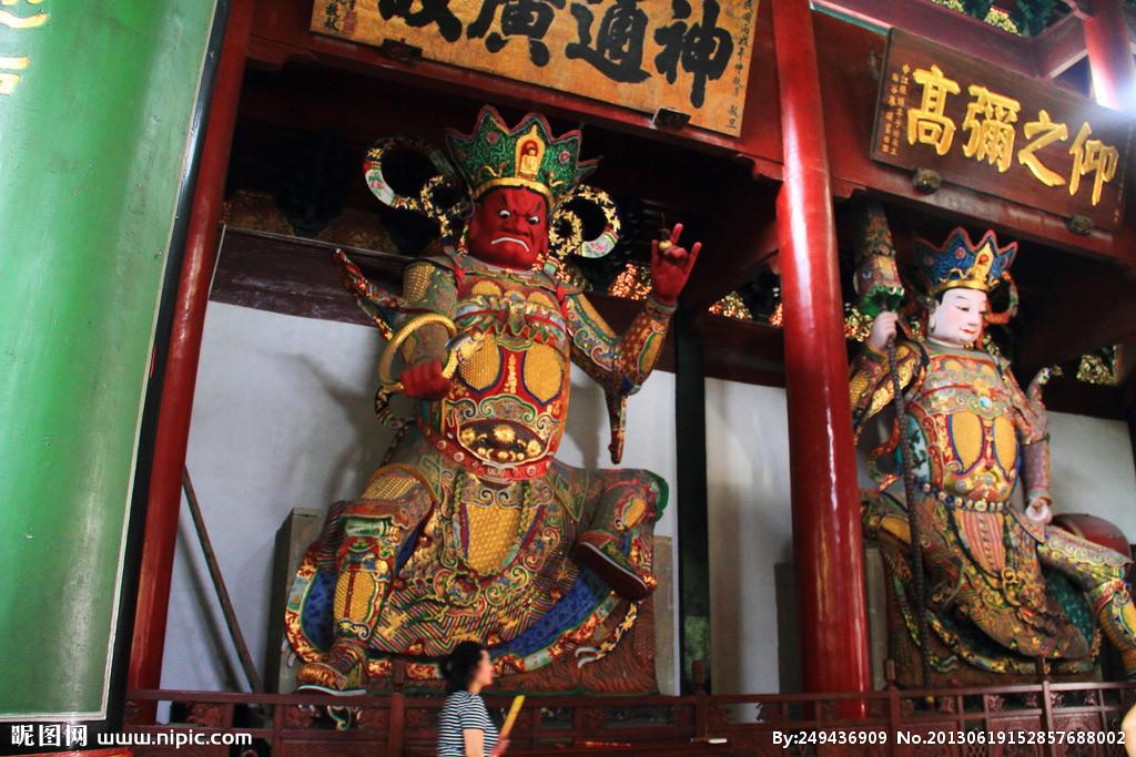 西方广目天王(持蛇(赤龙),护持西牛贺洲),北方多闻天王(持宝伞,护持北