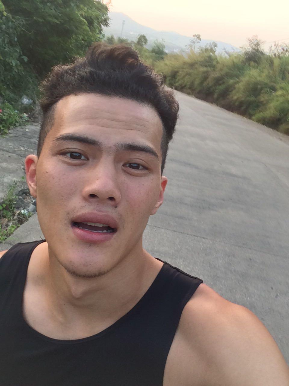 <em>头发</em>自然<em>卷的</em>人该怎么打理<em>头发</em>? - 西门吹水的