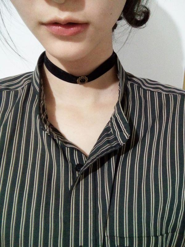 女孩脖子上带个choker 会显得更有魅力么?为什么?