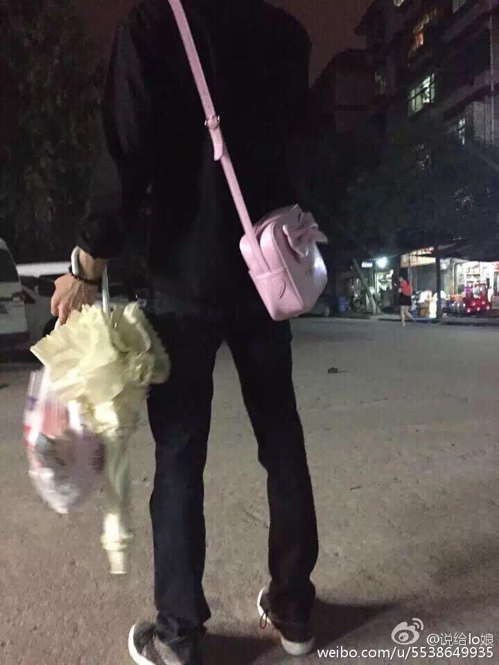 <em>女</em>朋友<em>穿</em>Lolita<em>洋装</em>的时候<em>男生</em>应该怎么搭配? 