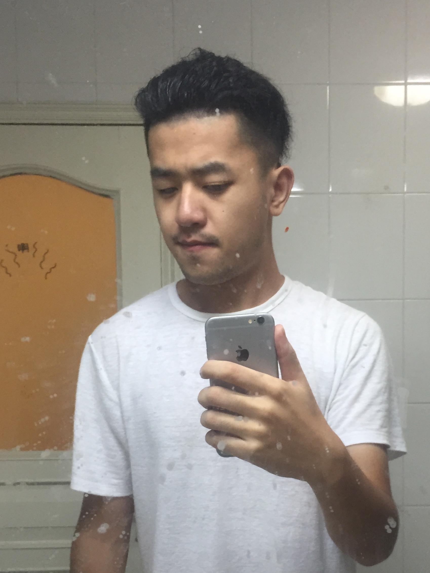 男生<em>怎么</em>打理自然<em>卷</em>的<em>头发</em>? - 你看<em>起来</em>很有嚼