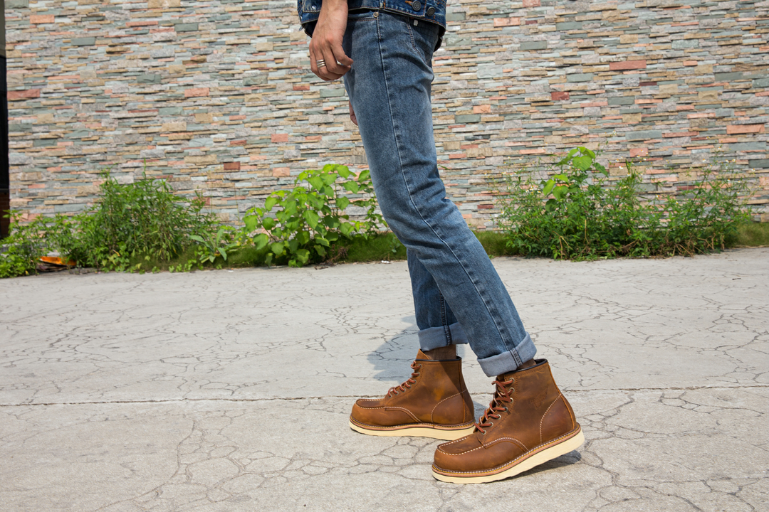 告别学生时代开始工作的男青年,告别运动鞋后