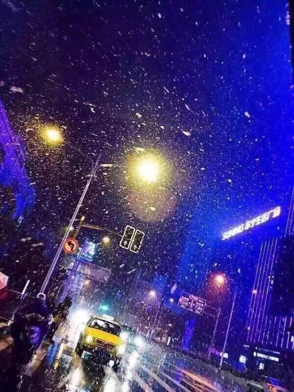 今年见了南京第一场雪.愿你我,都平平安安.
