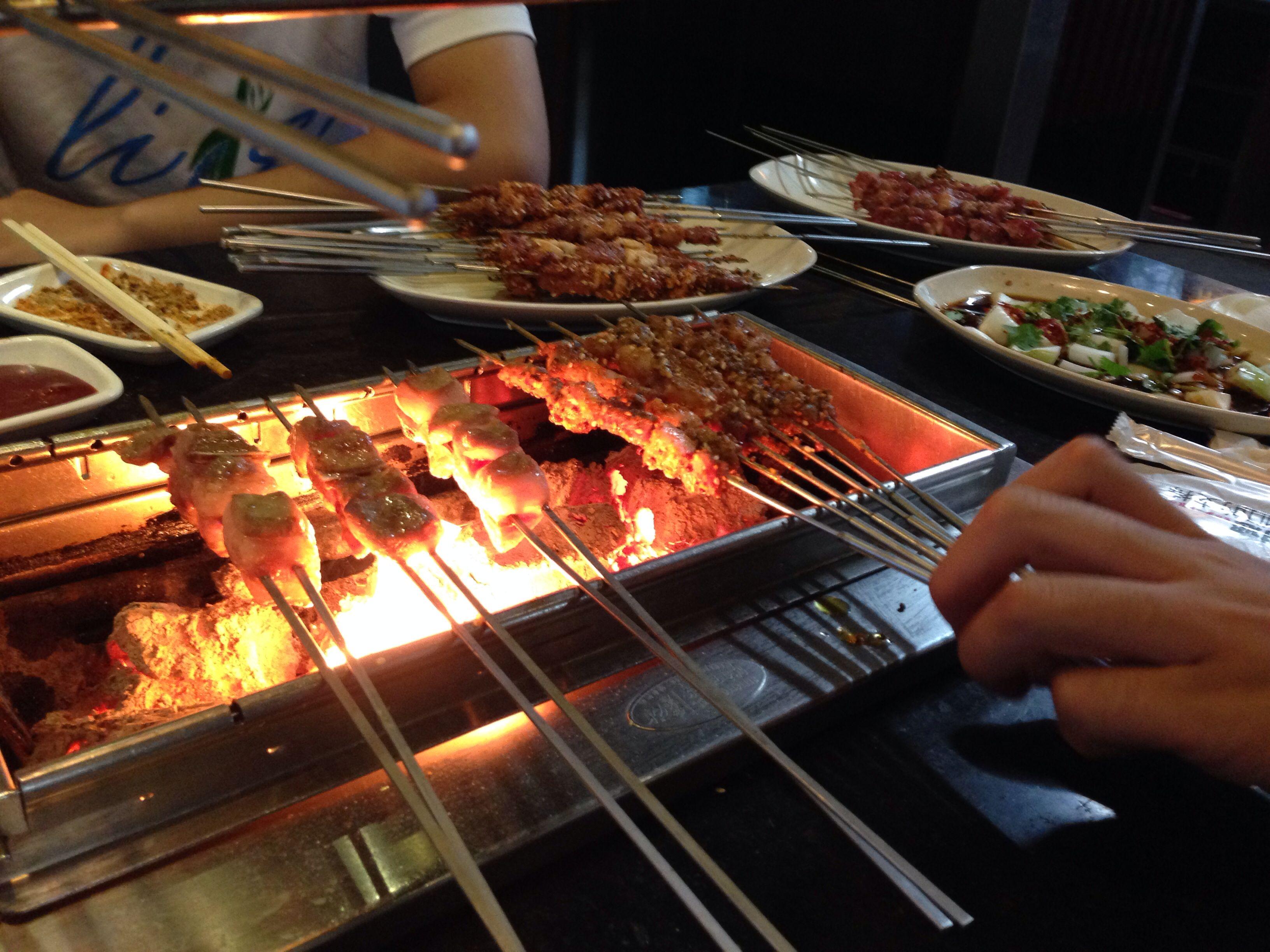 如何优雅地在东北烧烤店<em>扒蒜</em>? - 人际交往 - 知