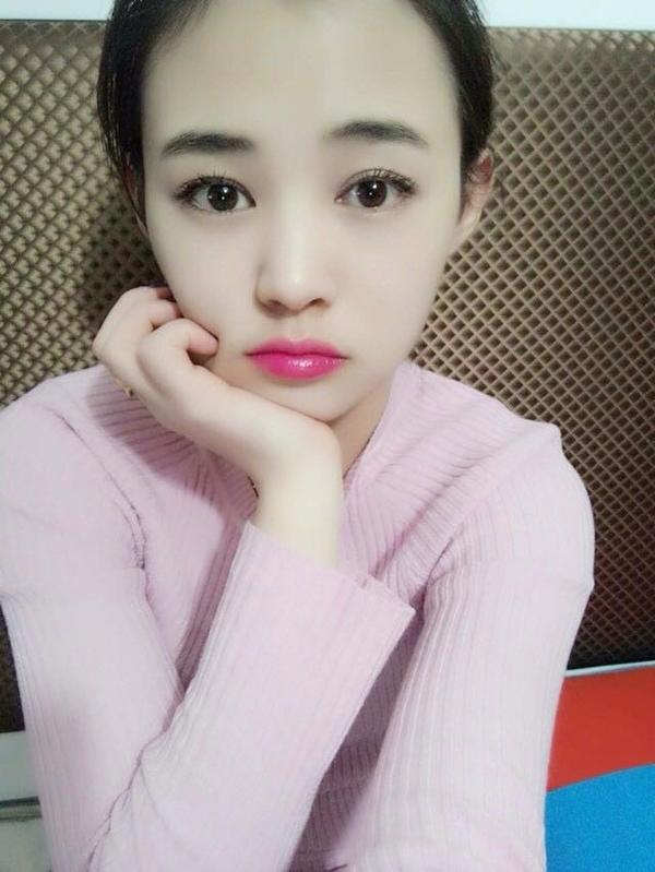 发一张你认为很漂亮的美女照片?