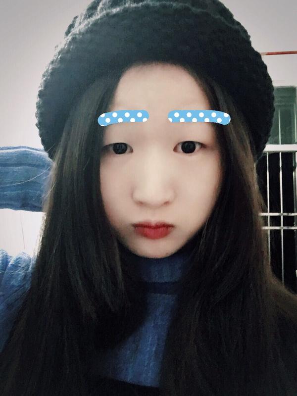 小脸小眼睛小嘴巴塌鼻子的女生算丑么