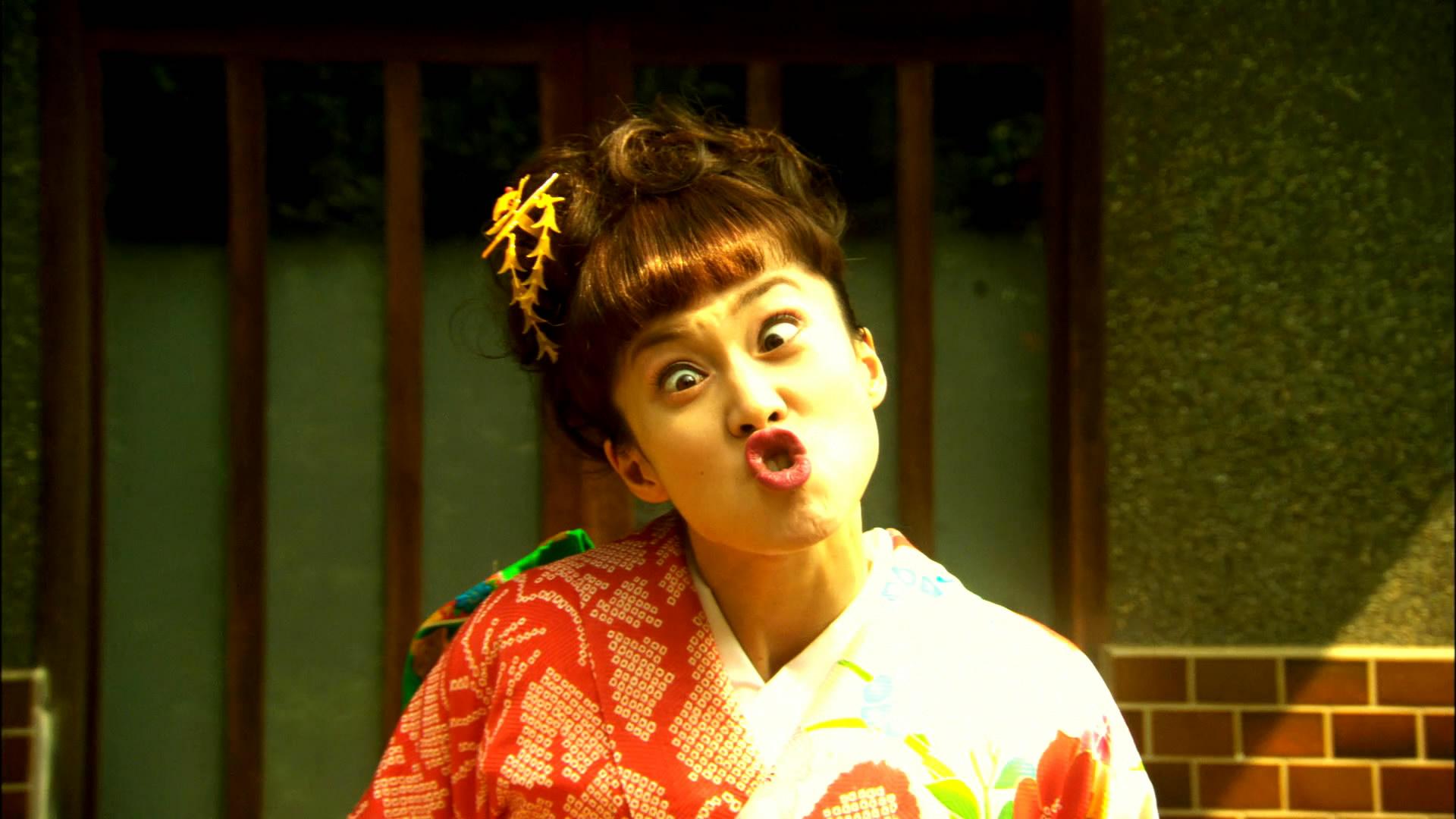 有<em>一个</em>逗比<em>女朋友</em>是<em>怎样</em>的一种体验? - 周麓的