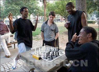 国外有没有摆地摊利用国际象棋残局赚钱的?