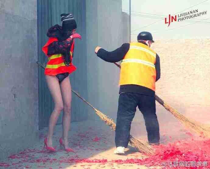 怎么理解关于环卫工人面对春节放鞭炮的这张图