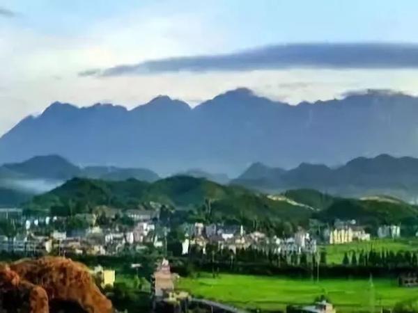 我出生于山清水秀的上饶县皂头镇窑山村,民风淳朴,人文荟萃,是江西省