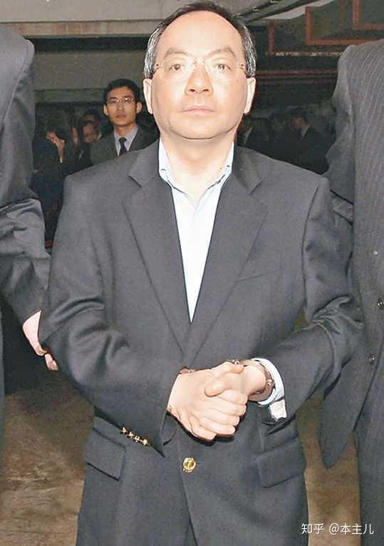何贤澳门势力最大的家族轻松解决崩牙驹何鸿燊都不敢得罪他