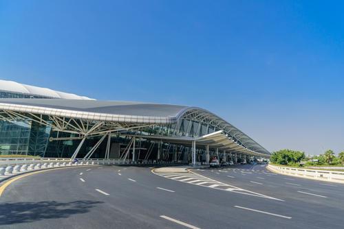 广州白云机场t2航站楼有p6,p7,p8总计3个停车场,停车位共5127个.