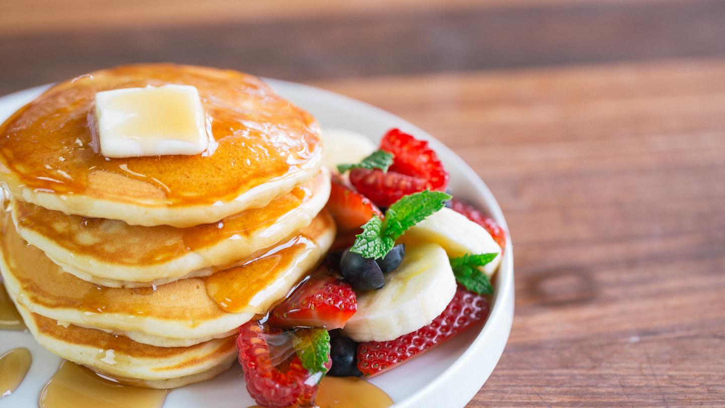 pancake day | "老板来个煎饼,多加培根和蜂蜜!