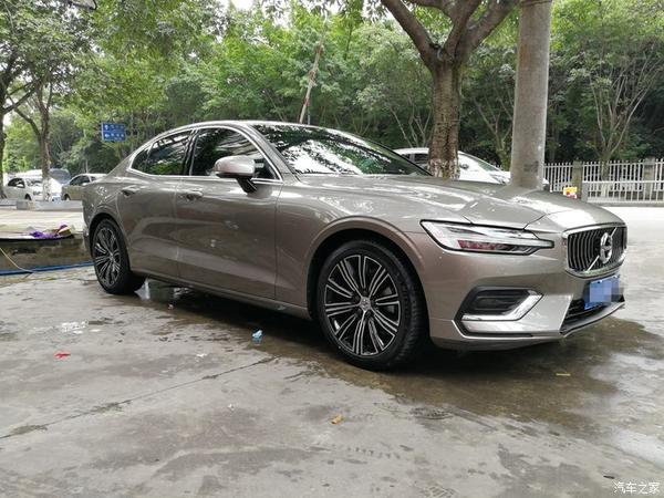 2020款沃尔沃s60究竟是什么样的车正脸帅气而内敛