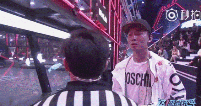 就是铁甲》中郑爽发火?